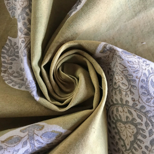 Tela de Algodón Estampada a Mano con Base Color Mostaza Oliva y Motivo Paisley Blanco y Gris (Kairi) - Product Image 1