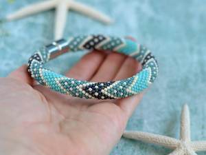 Brazalete de abeja con cuentas hecho a mano-Brazalete para mujeres y niñas - Product Image 4