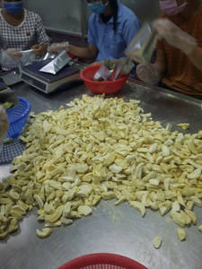 Chips de Jackfruit Frits sous Vide, Collation Saine Premium du Vietnam, Goût Sucré, Tranches de Jackfruit Séchées Croustillantes, Faciles à Consommer - Product Image 2