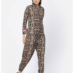 Nouveau style de survêtement de haute qualité avec logo personnalisé pour femmes vêtements de sport à capuche pour l'hiver conception à motif solide - Product Image 5