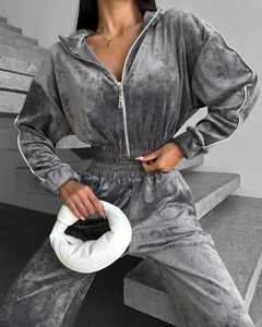 Logo personnalisé Velours recadrée 2 pièces vierge luxe polaire Juicy Coutour veste ensemble coton Slim Fit velours survêtements - Product Image 4