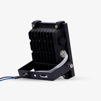 Projecteur LED pour un éclairage extérieur puissant avec gradation intelligente et conception étanche IP66 IK08