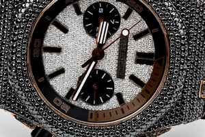 Montre-bracelet personnalisée en caoutchouc noir de luxe pour hommes Demi glacé Diamant Moissanite de haute qualité 22mm Sous-cadran Résistant à l'eau Antique - Product Image 3