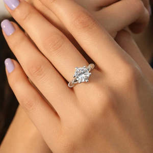 Anillo de Diamante Solitario de Moissanita - 2 Quilates, Amor Real, Plata, Talla Única - Product Image 1