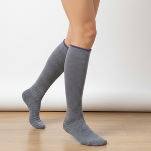 Calcetines de Invierno hasta la Rodilla para Mujer, Gruesos, Transpirables, Cómodos y Suaves, con Logotipo Personalizado OEM, Compresión y Características Antideslizantes - Product Image 4