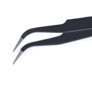 Pinces à cils professionnelles pour l'application et le coiffage des cils. Pinces à cils en acier inoxydable pour les soins de beauté. - Product Image 3