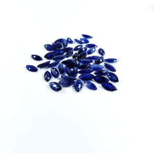 Saphir bleu naturel de Bangkok, taille marquise calibrée 8x12mm, minéral facetté poli, tons bleu royal, violet, gris, transparent - Product Image 1