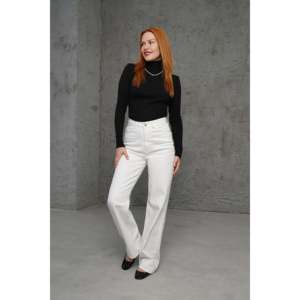 Pull col roulé côtelé noir pour femme Lustrin, vente en gros, avec design détaillé, idéal pour la collection automne-hiver - Product Image 4