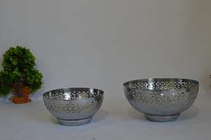 Bol rond en aluminium de luxe moderne de qualité supérieure, très vendu, avec un oiseau assis sur le dessus et un piédestal en forme de fleur pour la maison - Product Image 5