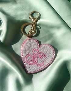 Charme floral fait main avec des perles colorées et un fermoir doré |   Accessoire pour sac |   Cadeau perlé pour elle - Product Image 3