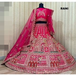 ชุด lehenga choli กำมะหยี่สีแดงเข้มปักลวดลายแบบดั้งเดิมที่ซับซ้อนสองรูปแบบทันสมัยสำหรับงานปาร์ตี้ - Product Image 3