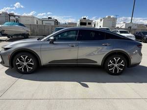 Toyota Crown XLE d'occasion à bas prix, modèle 2023, à vendre - Product Image 4