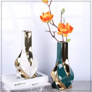 Florero moderno de metal con aspecto de cerámica con diseño de hoja dorada Centro de mesa decorativo elegante de estilo nórdico - Product Image 5