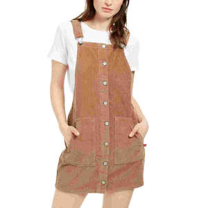 Abito salopette in velluto a coste marrone cacao taglia media da donna Dickies con decorazioni a bottoni - Product Image 1