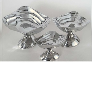 Meilleure vente de plateaux de service en aluminium poli nickelé faits à la main plateaux de bol décoratifs en argent de luxe pour la charge de fête - Product Image 1