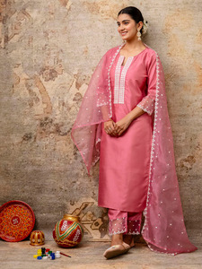 Vente flash sur un ensemble Kurta droit en soie mélangée brodée avec palazzo et dupatta pour les fonctions traditionnelles et les occasions spéciales - Product Image 3
