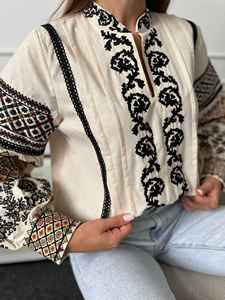 Chemisier brodé Ukraine beige vishivanka robe cadeau pour femme faite à la main vêtements Ukraine ODM mode pour bureau - Product Image 5