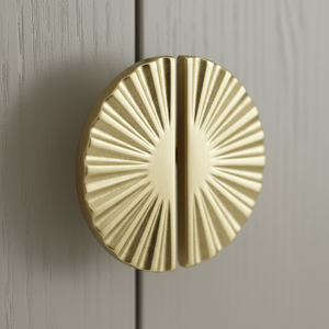 Étagère de rangement Cabinet Second Moon en chêne massif gris plume, moderne et écologique - Product Image 4