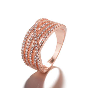 Anello Micro Pave con Cristalli Incrociati, Placcato Oro, in Acciaio Inossidabile e Titanio, con Diamante Taglio Ovale Trendy e Incastonatura a Griffe, per Feste - Product Image 2