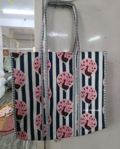 กระเป๋าผ้าคอตตอนพิมพ์ลายทำมือสไตล์อินเดียทำด้วยมือกระเป๋าสะพายไหล่สำหรับผู้หญิงทำมือพิมพ์ลายบล็อกทำด้วยมือ - Product Image 3