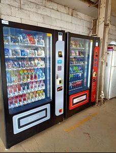Nueva máquina expendedora comercial 2025 en venta Función SDK Pago con tarjeta de efectivo Compre nueva máquina expendedora automática EE. UU. Europa - Product Image 2