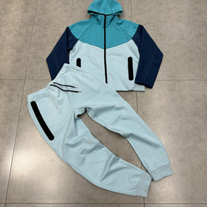 Conjunto de ropa personalizada para hombre con chándal diseñado para entrenamientos de jogging y uso casual que ofrece comodidad, durabilidad y estilo. - Product Image 6