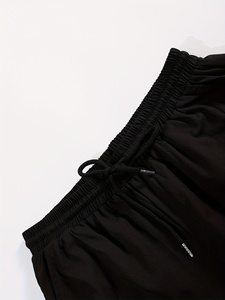 Conjunto de dos piezas de ropa informal de verano para hombre, camisa de manga corta negra, pantalones cortos de secado rápido, transpirable, logotipo personalizado a la moda - Product Image 4