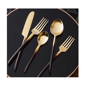 Juego de cubiertos de acero espejado personalizable de gama alta cubiertos de madera maciza hechos a mano con acabado pulido a la venta - Product Image 1