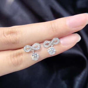 Boucles d'oreilles clous en moissanite ronde à quatre griffes, plaquées argent et or, classiques et élégantes, de Tianyu Gems. - Product Image 3