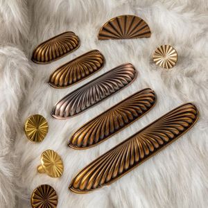 Poignée de tiroir décorative en finition cuivre antique pour armoires, meubles, porte de cuisine, garde-robe, fournisseur en gros - Product Image 2