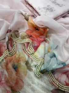 Sari en soie Tabby à motifs floraux, perles élégantes, travail à la main Katdana, style Bollywood, tenue de soirée, longueur au sol, charme classique, design moderne, rapide - Product Image 3