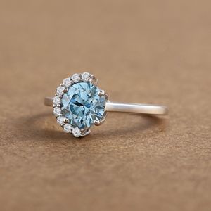 ดูเถิดแหวนเพชรเม็ดเดี่ยวที่สวยงามและมีเสน่ห์ใน14kt ที่เปล่งประกาย - Product Image 3