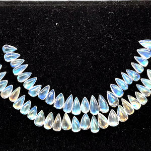 Piedra Lunar Arcoíris de 104.45 Quilates, Corte Pera, Gema Natural de Alta Calidad para Joyería Fina - Product Image 1