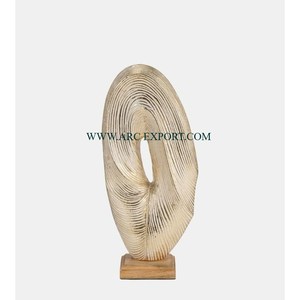 Sculpture décorative de couleur or de Noël en forme d'arbre avec Base de couleur noire Accent fantaisie Objets de table Sculpture à vendre - Product Image 6