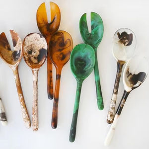 Ensemble de cuillères en corne de buffle avec finition traditionnelle polie à la main et motifs uniques, idéales pour les repas durables - Product Image 1