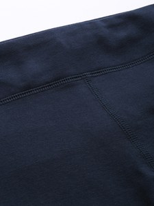 Legging de yoga confortable et respirant pour femme, coupe ajustée, taille mi-haute, avec détails perforés élégants, idéal pour la gym et l'entraînement - Product Image 4