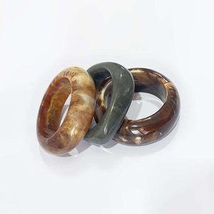 Bracelet en résine artisanal de qualité supérieure avec motif unique et ajustement léger, idéal pour les femmes, pour les mariages et les fêtes, provenant d'un fournisseur indien. - Product Image 1