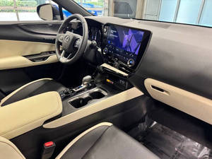 Lexus NX 350 2024 en parfait état - Product Image 2
