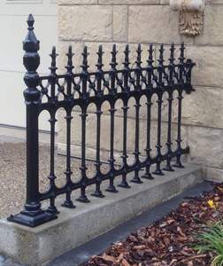 Panneau de garde-corps de balcon en fonte d'aluminium noir moderne, décoration d'intérieur, main courante d'escalier extérieur, portail, Balaji Metals - Product Image 1