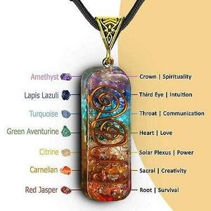 Pendentif orgonite en cristal 7 chakras fait à la main à la demande pour le travail énergétique et la pleine conscience disponible en quantité en vrac - Product Image 2