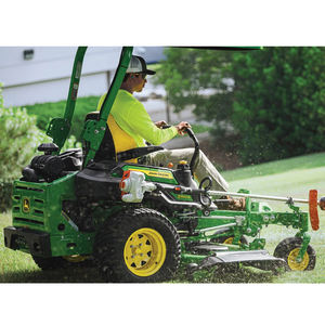 Tondeuse à gazon Joh-n Deere ZTR d'occasion, conception compacte, siège d'opérateur confortable et coupe d'herbe précise - Product Image 5