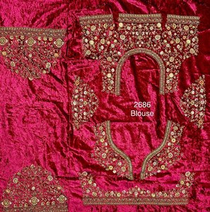 Lehenga Choli de Terciopelo de Invierno de Diseño con Doble Dupatta para Fiesta Nupcial y Vestimenta de Boda - Product Image 6
