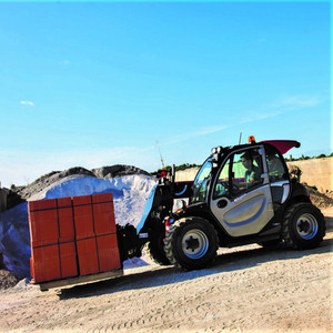 Mini Telehandler Telescopic Handler <b>Red</b> Hydraulic Boom Lift Heavy Duty Construction Equipment 4500KG 2001-4000 Hours <b>Pump</b> - Product Image 6