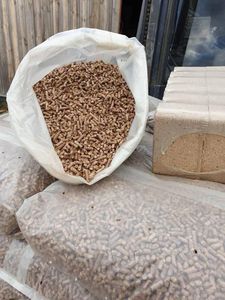 Producto de tendencia 2025 Pellets de madera a la venta Pellet de madera 6mm Sistema de calefacción Burning Wood Pellets para estufa de chimenea Muestras gratis - Product Image 2