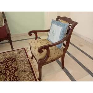 2024 vente chaude de luxe conçu à la main chaise en bois naturel fini chaise en bois pour salon ou appartement exporté - Product Image 1