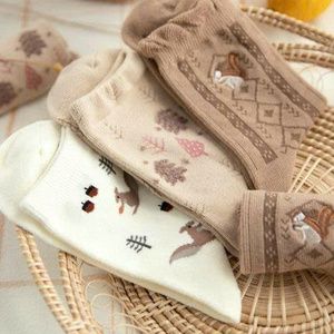 Calcetines Deportivos Premium con Diseño Gráfico, Estilo Urbano, Transpirables, de Algodón, para Uso Diario, Diseño Moderno para Marcas de Moda, Venta al por Mayor y Menor - Product Image 6
