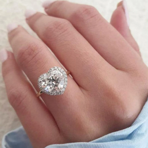 Bague de fiançailles en or massif 10 carats avec diamant taillé en coeur de mariage en diamant cultivé en laboratoire Halo Vintage - Product Image 3