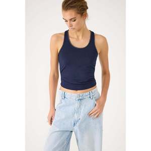 Adornado con Piedras, Estilo Deportivo - Product Image 1