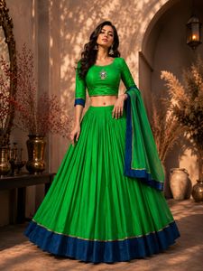 Conjunto de Falda y Blusa de Algodón Camric Puro, Especial para Navratri, Ropa Festiva para Fiestas, Estilo Étnico Tradicional Indio-Pakistaní - Product Image 2