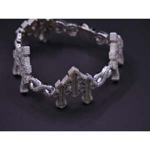สร้อยข้อมือแบบ Infinity Link ประดับเพชร CZ ทรงกลมเต็มเส้น สีเงิน พร้อมตัวล็อกแบบกล่อง ดีไซน์หรูหรา - Product Image 1